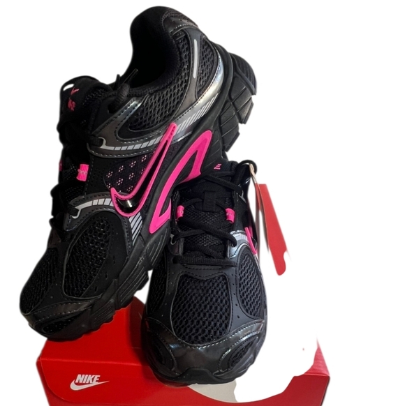Nike V5 RNR Women's Sneaker - Black/Pink Sz 9 & 9.5 - Picture 2 of 6